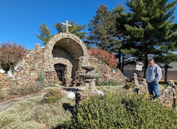 iowa/burlington/attraction/our-lady-of-grace-grotto