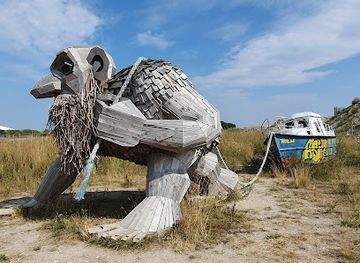 denmark/zealand/attraction/kaptajn-nalle-by-thomas-dambo