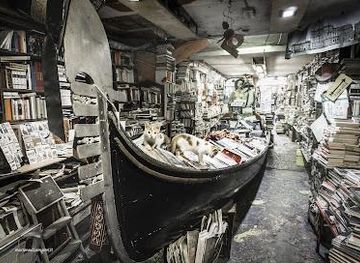 italy/venice/attraction/libreria-acqua-alta