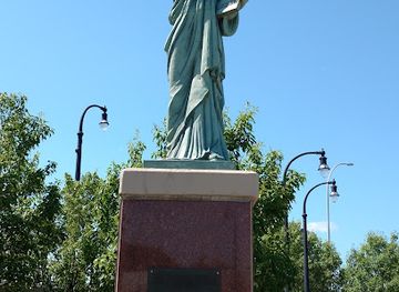 north-dakota/fargo/attraction/statue-of-liberty-park