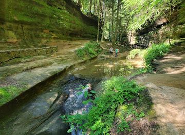 ohio/hocking-hills/attraction/the-devil-s-bathtub