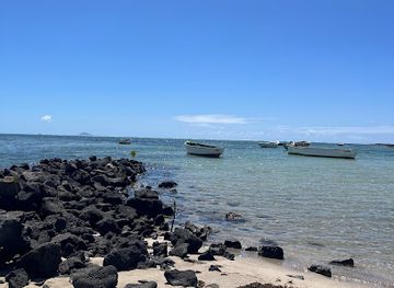 mauritius/riviere-du-rempart/attraction/roches-noires-beach