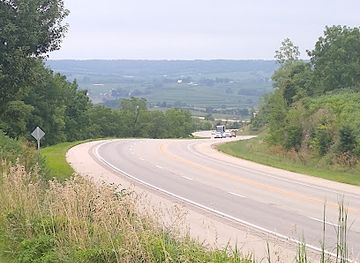 iowa/historic-hills-scenic-byway/attraction/long-hollow-scenic-overlook