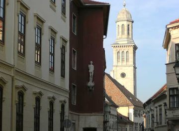 hungary/sopron-wine-region/attraction/leany-gitarral-szobor