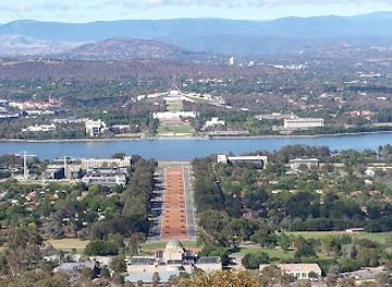 australia/canberra/kingston/attraction/trench-trail