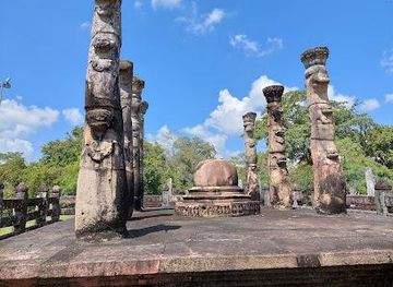 sri-lanka/polonnaruwa/attraction/nissanka-lata-mandapa