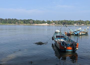 india/kerala-backwaters/attraction/thottappally-backwaters