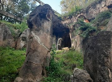 ethiopia/debre-libanos-monastery/attraction/washa-mikael-rock-hewn-church