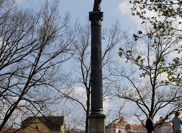 czechia/karlovy-vary/attraction/socha-karla-iv