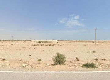 qatar/al-jassasiya-rock-carvings/attraction/mzr-o-mrn-bn-mhmd-lbkr-lkwry