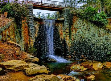 north-carolina/asheville/attraction/biltmore-waterfall