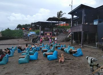 indonesia/bali/canggu/attraction/batu-bolong-beach