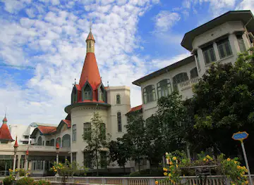 Vaikuntha Thepyasathan Throne Hall