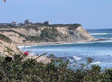 rhode-island/block-island/attraction/rodman-s-hollow