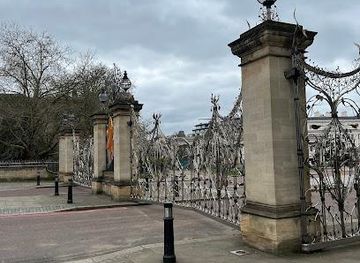 united-kingdom/london/landmark/queen-elizabeth-gate