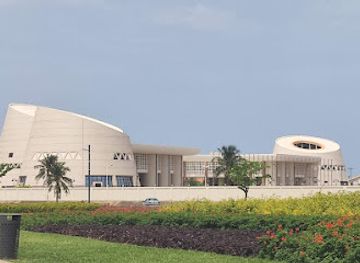 benin/cotonou/attraction/amazon-statue