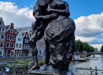 netherlands/amsterdam/attraction/bredero-monument-by-piet-esser-1968