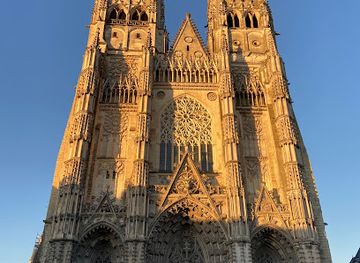 france/tours/attraction/place-de-la-cathedrale