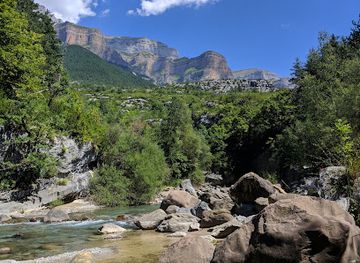 spain/ordesa-y-monte-perdido-national-park/attraction/puente-de-los-navarros