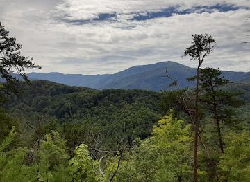north-carolina/great-smoky-mountains/attraction/cataract-falls