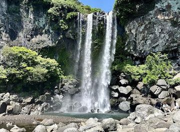 south-korea/jeju-city/attraction/sojeongbang-waterfall