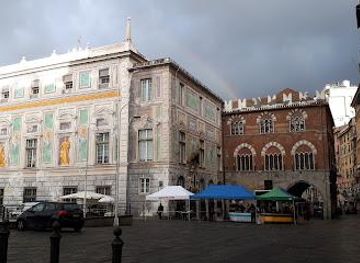 italy/genoa/attraction/piazza-caricamento