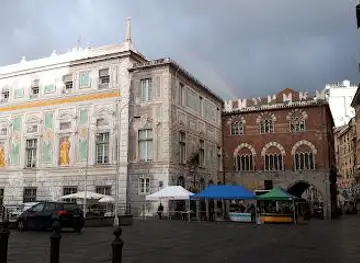 Piazza Caricamento