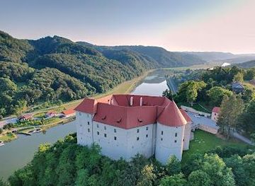 slovenia/celje/attraction/rajhenburg-castle