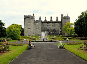 ireland/kilkenny/attraction/kilkenny-castle-rose-garden