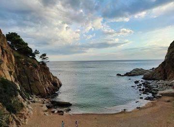 spain/girona/attraction/es-codolar-beach
