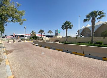 united-arab-emirates/yas-island/attraction/gate-24-yas-marina-circuit