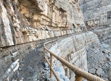 united-arab-emirates/jebel-jais/attraction/stairway-to-heaven-right-bank