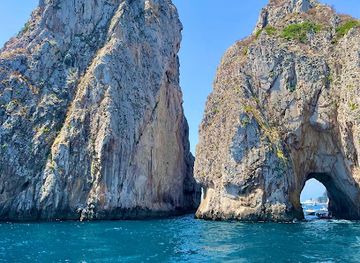 italy/capri/attraction/tunel-of-love