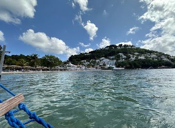 saint-lucia/canaries-quarter/attraction/water-hammocks-at-windjammer-landing