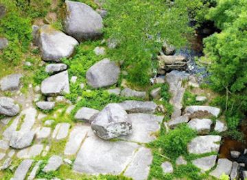 france/périgord-noir/attraction/le-roc-branlant