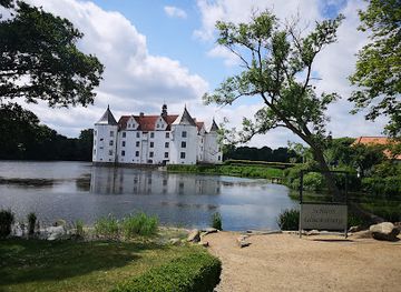 germany/north-frisia/attraction/glucksburg-castle
