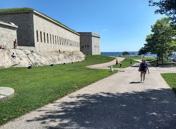 Fort Trumbull State Park and Museum
