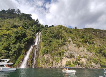 indonesia/lake-toba/attraction/situmurun-waterfall