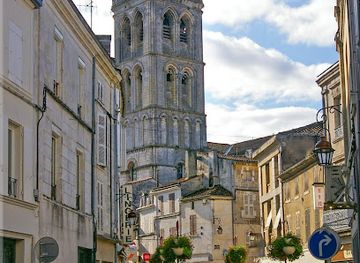 france/poitou-charentes/attraction/eglise-saint-leger