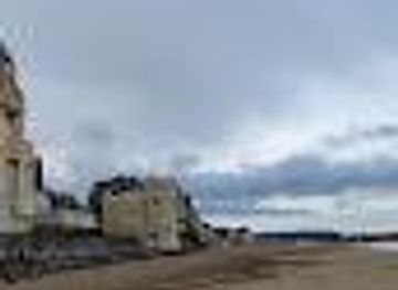 france/normandy-coast/attraction/promenade-des-planches-promenade-savignac