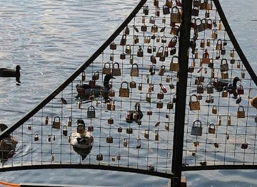 albania/rrogozhina-region/attraction/love-lock