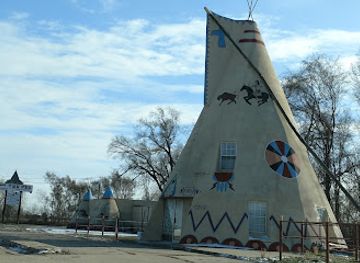 kansas/lawrence/attraction/tee-pee