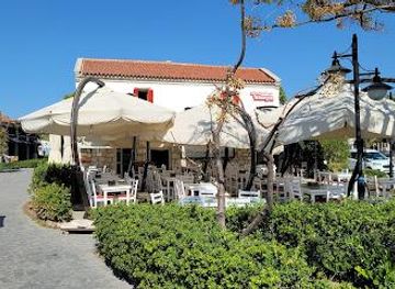 turkiye/cesme/attraction/kumrucu-huseyin-cesme-marina