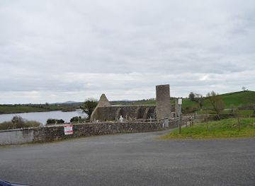ireland/county-cavan/attraction/drumlane-abbey-and-round-tower