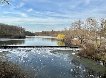 rhode-island/blackstone-river-bikeway/attraction/ten-mile-river-greenway