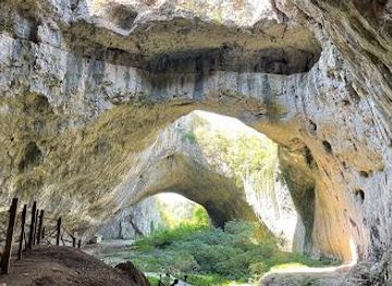 bulgaria/pleven/attraction/devetashka-cave