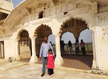 india/agra/khandari/attraction/the-shish-mahal-the-glass-palace