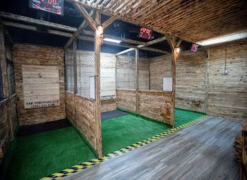 florida/panama-city-beach/attraction/axe-throwing-pier-park