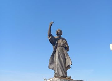 iraq/baghdad/attraction/statue-of-poet-abu-al-tayyib-al-mutanabbi