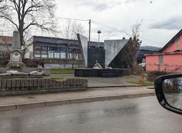 bosnia-and-herzegovina/tuzla/attraction/spomenik-narodnim-herojima-enveru-siljku-rudolfu-vikicu-i-memi-suljetovicu